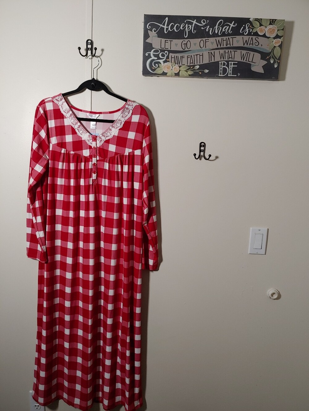 NWT Adonna Large Red White Plaid Feminine Long Sleeve Nightgown